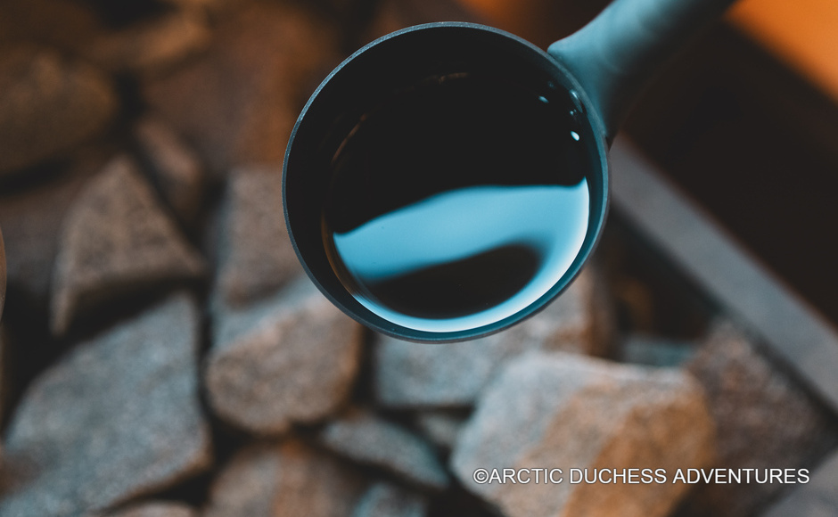 【英語】サウナと自然の湖でのコールドプランジ冷水浴(6-9月）